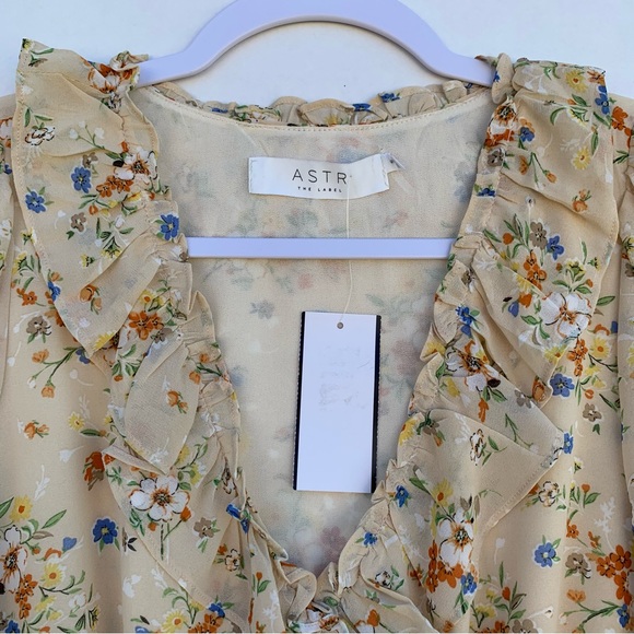 ASTR The Label Flutter Sleeve Cream Yellow Floral Smocked Top Women Size Small - Picture 3 of 16